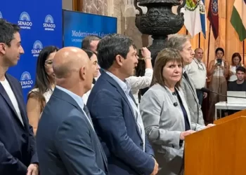 EL PROYECTO DEL GOBIERNO DE REFORMA LABORAL FUE APROBADO CON 42 VOTOS A FAVOR Y 30 EN CONTRA