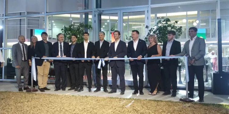 Grupo Criolani inauguró una nueva sucursal en Rosario para las marcas Bauer y JCB