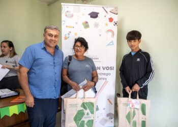 AL COLE CON VOS: FIORENZA RECORRIÓ DESARROLLO SOCIAL, COMENZÓ LA ENTREGA DE KITS ESCOLARES Y FINALIZA LA CONFECCIÓN DE GUARDAPOLVOS