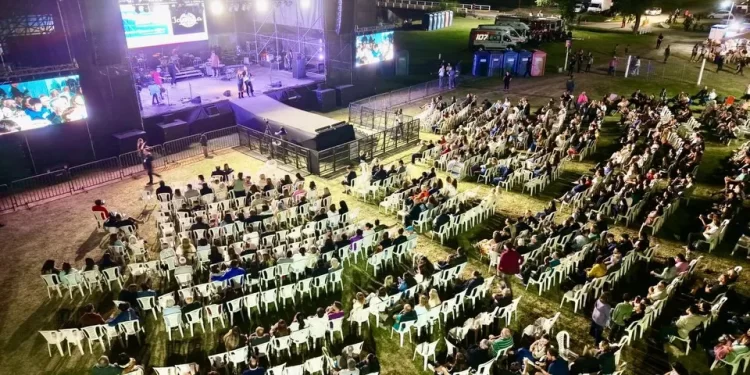 GRAN INICIO DEL FESTIVAL LAS TRES LUNAS CON LA LUNA 
