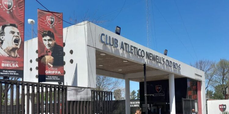 “GANEN O BALAS”, la bandera contra el plantel de Newell’s