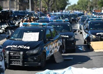 Protestas en Santa Fe: Policía y familiares reclaman mejoras laborales y salariales