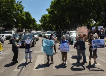Ruidazo de docentes en distintos puntos de la provincia