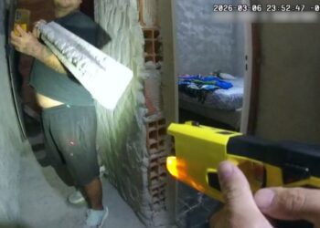 Policía de Santa Fe utilizó pistola Taser para reducir a un agresor en un caso de violencia de género en Rosario