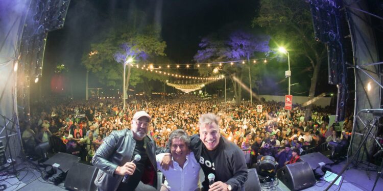 Funes vivió un fin de semana histórico con el Salón del Automóvil, Los Palmeras y los Carnavales.