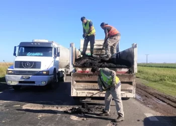 Avanzan trabajos de bacheo en la Ruta 178 en Villa Eloísa