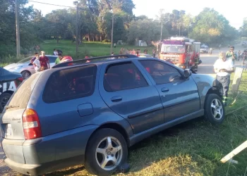Milagro en carcarañá, un tren embistió un auto: dos casildenses resultaron ilesos