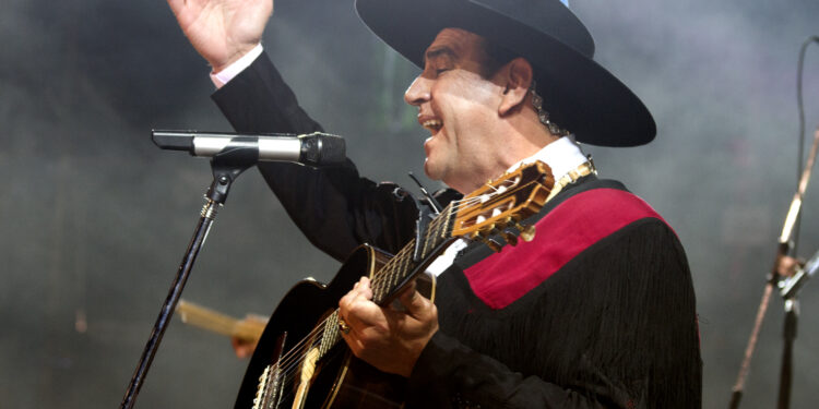 Amanecer histórico en la serenata a Cafayate: El Chaqueño cantó hasta el mdiodia y rompio su propio record