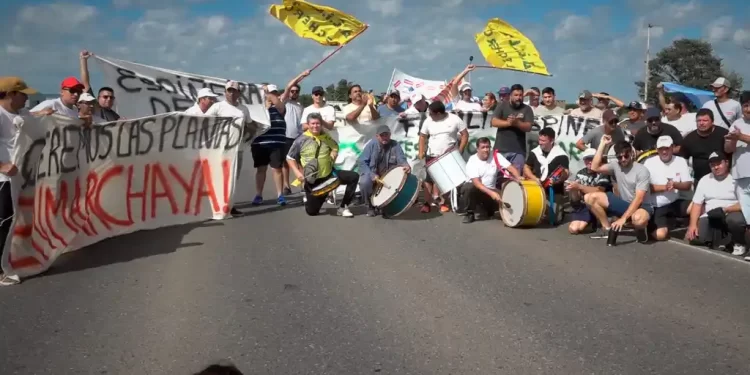 Crisis en Lácteos Verónica: trabajadores volvieron a movilizarse por salarios adeudados.