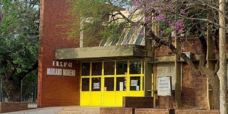 Tragedia en la Escuela 40 de San Cristóbal: un adolescente muerto y ocho heridos