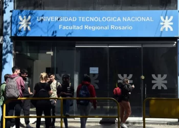 Sin clases en la UNR y la UTN: comienza un paro total de una semana