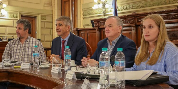 Santa Fe avanza en tres proyectos clave tras reunión entre senadores y ministros