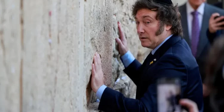 Irán acusa a Javier Milei de “cruzar una línea roja” y lanza una advertencia hacia la Argentina