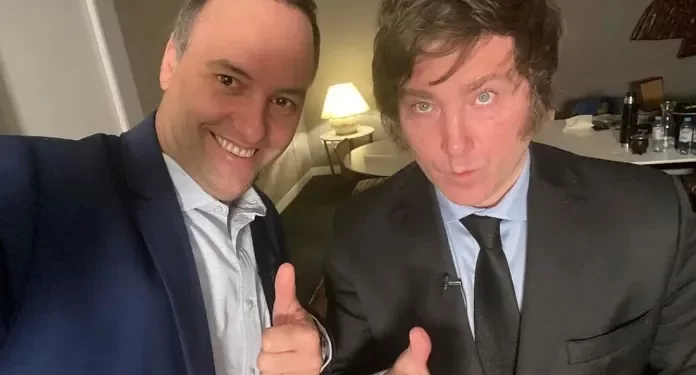 Milei respalda a Adorni ante críticas por viaje oficial a Nueva York