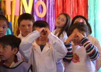 Comenzó el ciclo lectivo, con escuelas abiertas y un contrapunto entre gremios y gobierno sobre la adhesión al paro