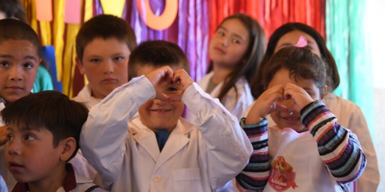 Comenzó el ciclo lectivo, con escuelas abiertas y un contrapunto entre gremios y gobierno sobre la adhesión al paro