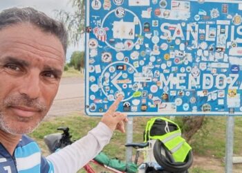 Ciclista de Arroyo Seco recorrió 3.000 km para promover una ley de protección