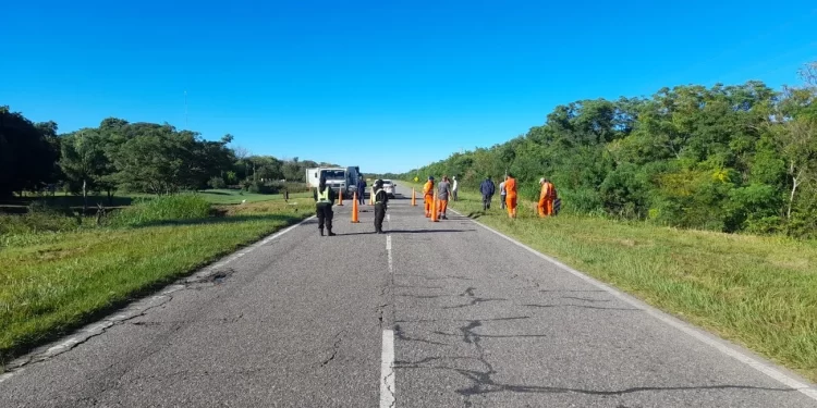 Corte total en Ruta N° 1 por hundimiento y grietas en alcantarilla en Colonia Teresa