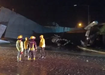 Voladura de techos y chapas y arboles caídos por el fuerte viento en Venado Tuerto