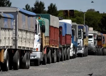 Fuerte conflicto en el transporte de granos en plena cosecha