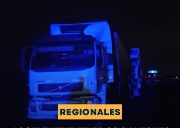 Accidente entre dos camiones en la autopista Santa Fe–Rosario a la altura de Arocena