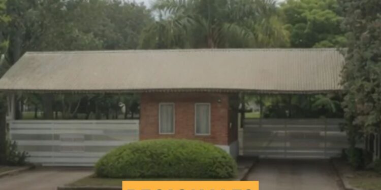 Robo violento en Las Parejas y fuga en medio del barro