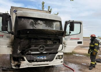 Incendio en Larguía: un camionero resultó herido tras prenderse fuego la cabina