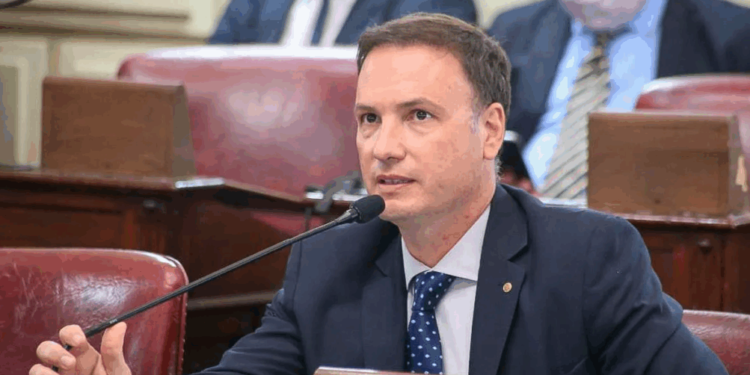 Enrico renunció de manera definitiva a su banca en el Senado tras el conflicto en Unidos