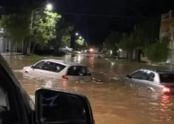 Intensas lluvias en Villa Minetti: evacuados y gran parte del pueblo afectado