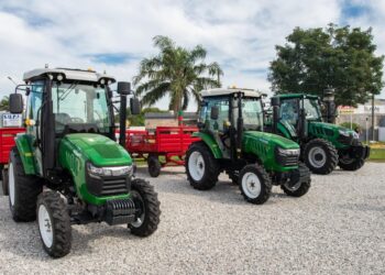 Timbúes incorporó tres nuevos tractores 0 km para fortalecer el parque automotor comunal