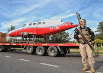 Exhiben en Rosario el avión y vehículos que serán subastados tras ser decomisados al delito