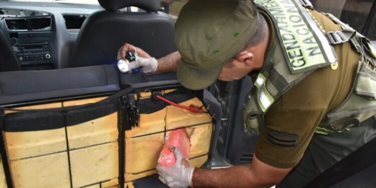 AUTOMOVILISTA DETENIDO CON CASI 12 KILOS DE COCAÍNA RUMBO A ARROYO SECO