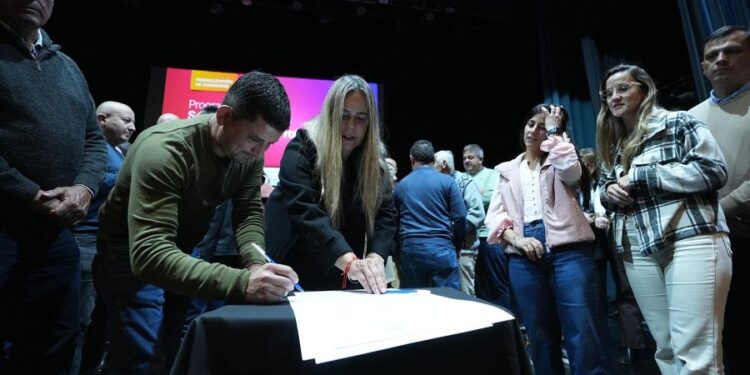 Provincia aumentó 50% los fondos para fortalecer políticas de niñez