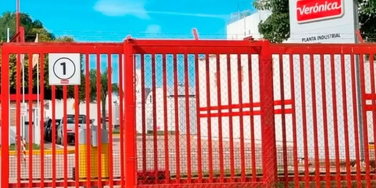 Trabajadores de Verónica reclaman en Rosario por sueldos adeudados