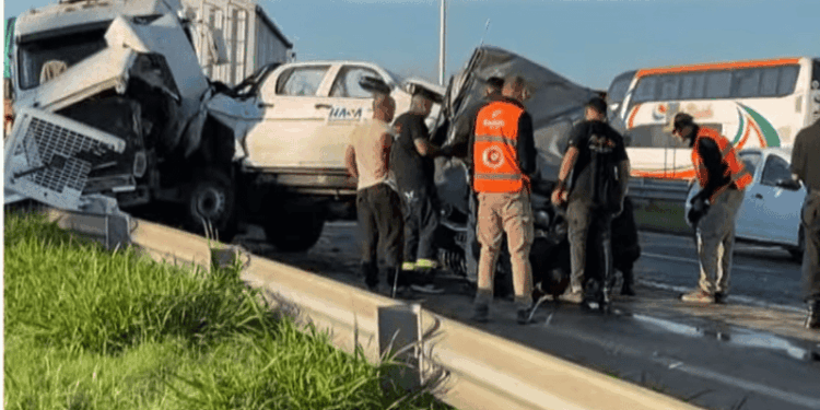 Choque en cadena en la autopista Rosario–Santa Fe: cinco vehículos involucrados y un herido trasladado en helicóptero
