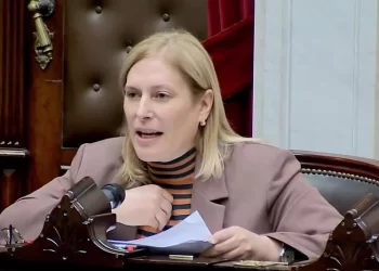 Scaglia interpeló a Adorni por rutas, retenciones y deudas con las provincias