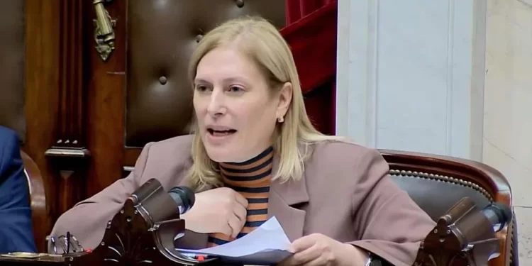 Scaglia interpeló a Adorni por rutas, retenciones y deudas con las provincias