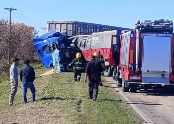 Corte parcial en la Ruta 34 tras un violento choque entre dos camiones y una camioneta
