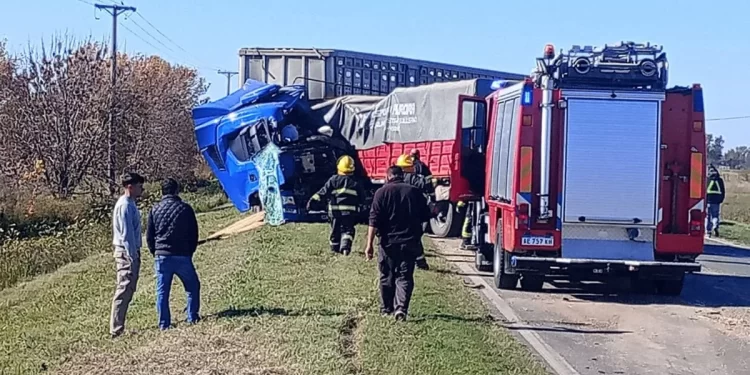 Corte parcial en la Ruta 34 tras un violento choque entre dos camiones y una camioneta