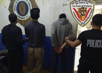 Las Parejas: detuvieron a dos hombres tras un hurto y recuperaron dólares robados