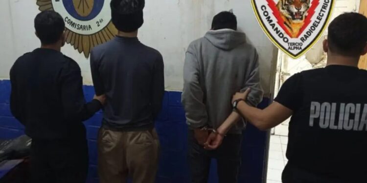 Las Parejas: detuvieron a dos hombres tras un hurto y recuperaron dólares robados