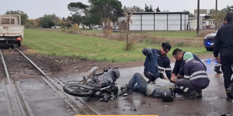 San Genaro: choque entre una motocicleta y un furgón dejó un herido en Ruta 65