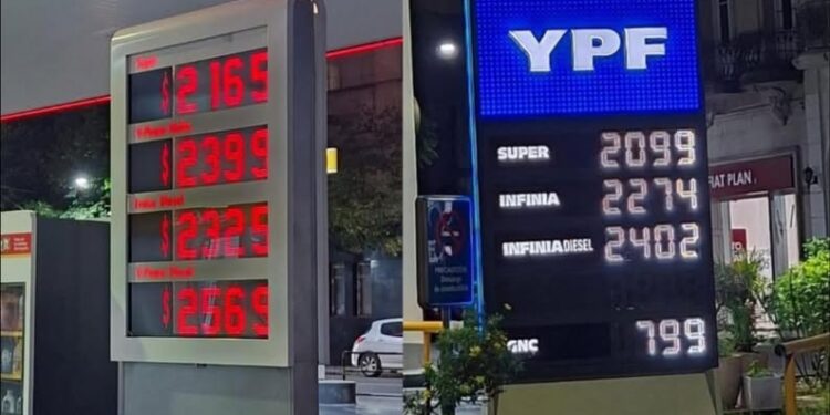 YPF aumentó 1% los combustibles y extendió el sistema de “buffer” por 45 días