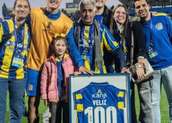 Alejo Véliz se despidió del Gigante con gol y celebró sus 100 partidos en Rosario Central