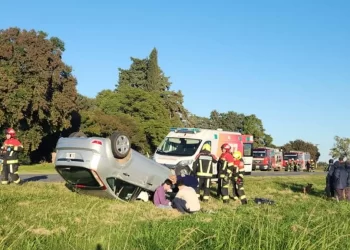 Vuelco en ruta 1V09: un herido tras un choque entre dos vehículos
