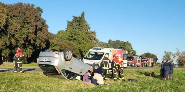 Vuelco en ruta 1V09: un herido tras un choque entre dos vehículos