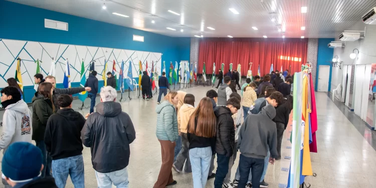 Timbúes recibió la muestra “Abanderados” y celebró la identidad cultural de las comunidades santafesinas y cordobesas
