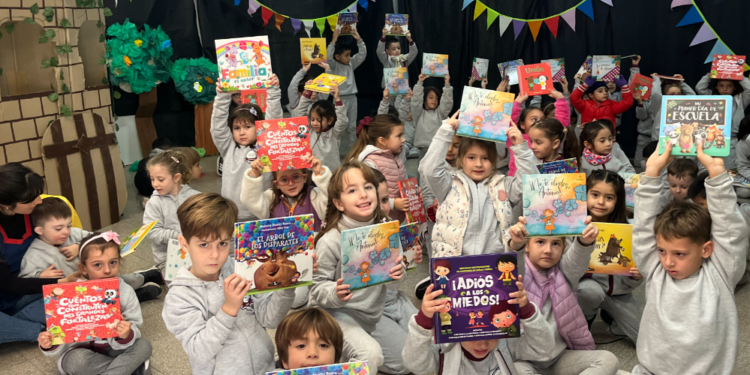 Armstrong fortalece la alfabetización infantil con el programa “Un niño, un cuento”