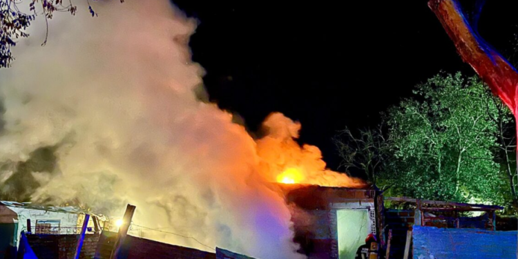 Importante incendio en una vivienda deshabitada de Cañada de Gómez