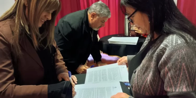 Piamonte firmó un convenio con la Provincia para fortalecer el Área de Género